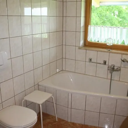 Apartment Grosse Mit Badewanne *